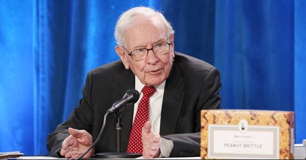 Chiến lược giúp huyền thoại Warren Buffett ngày càng thêm giàu, năm nay thủng thỉnh bỏ túi 4,5 tỷ USD