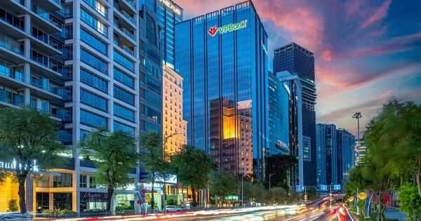FE Credit trở lại đường đua, lợi nhuận cả năm của VPBank tăng vượt trội 85%
