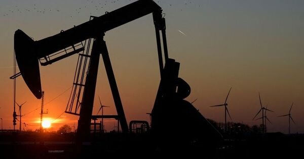 Giá xăng dầu hôm nay 24/1: Giảm 1% sau khi Trump kêu gọi OPEC hạ giá