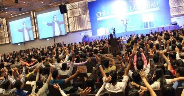 Doanh thu công ty bán khóa học làm giàu tăng gấp 9 lần nhờ 'cơn sốt' học viên