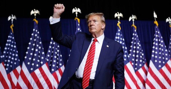 Cánh cửa để Tổng thống Trump phục vụ nhiệm kỳ thứ ba