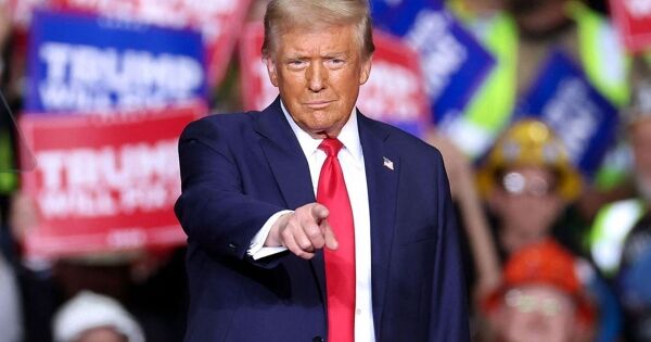 Tổng thống Mỹ D. Trump xác nhận kế hoạch áp thuế với Mexico và Canada