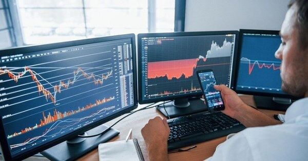 Khối ngoại bán ròng 1.800 tỷ đồng phiên đầu tháng 10