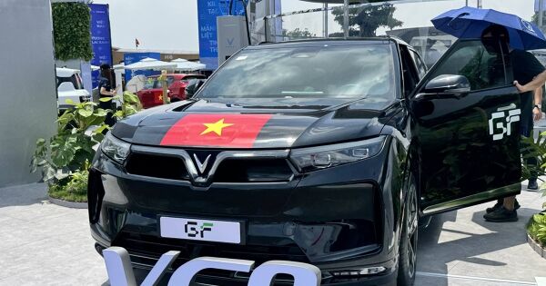 Hãng xe của tỷ phú Vượng vừa thiết lập kỷ lục bán hàng 'vô tiền khoáng hậu' tại Việt Nam