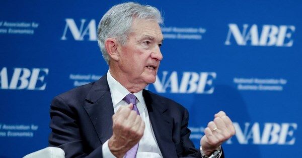 Chủ tịch Fed báo hiệu sắp ngừng QT, để mở khả năng tiếp tục hạ lãi suất