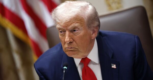 Ông Trump quay xe, miễn trừ thuế quan cho một loạt hàng hoá mà Mỹ không thể sản xuất