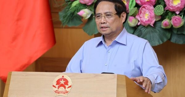 Thủ tướng: Không tạo 'giấy phép con', giảm gánh nặng hành chính cho doanh nghiệp