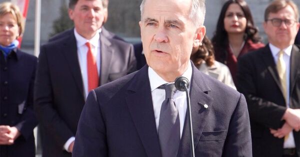 Canada tuyên bố không áp thuế trả đũa lên hàng hóa Mỹ