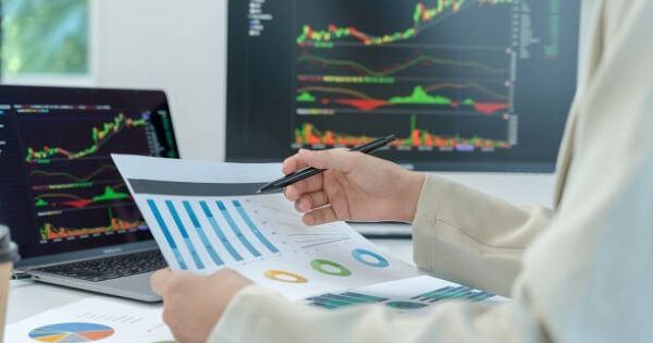 Dragon Capital: ‘Bước sang quý IV, tâm điểm NĐT chuyển sang chất lượng lợi nhuận và dòng vốn thực’