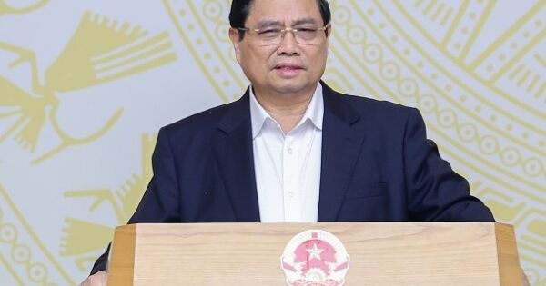 Thủ tướng: Không để người dân 'chen chúc, chạy vạy' mua nhà ở xã hội