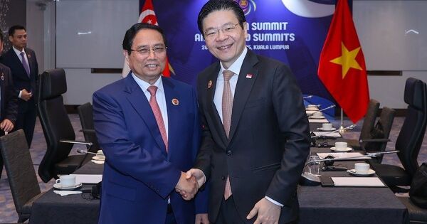 Thủ tướng mong muốn Singapore tham gia vào các Trung tâm tài chính của Việt Nam