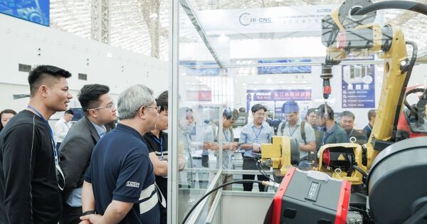 Hàng trăm doanh nghiệp 'trình diễn' công nghệ tại VEC Đông Anh