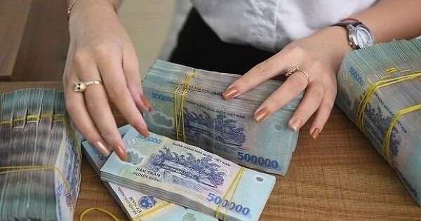 NIM ngân hàng tiếp tục co hẹp, chạm đáy kể từ năm 2019