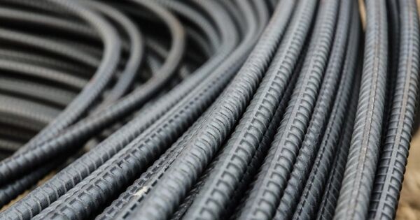 Nhập khẩu thép cao gấp đôi xuất khẩu trong tháng 10