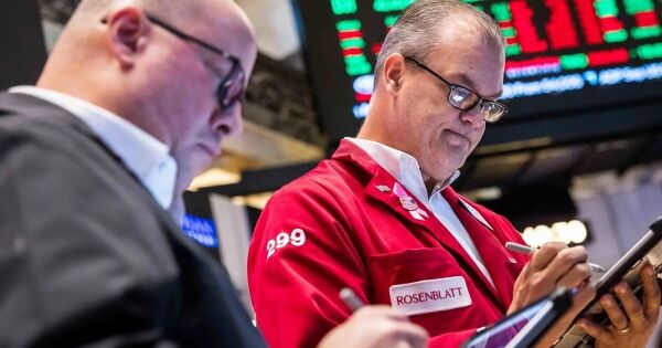 Chứng khoán Mỹ giảm sâu nhất trong một tháng khi đà bán tháo cổ phiếu công nghệ tiếp tục