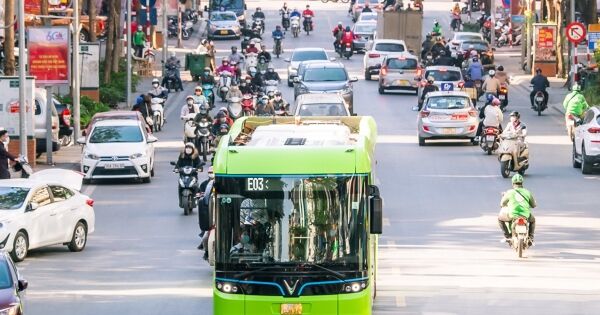 Đến năm 2030, 100% phương tiện giao thông công cộng ở Hà Nội và TP HCM dùng năng lượng thân thiện môi trường