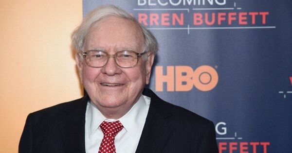 Huyền thoại đầu tư Warren Buffett bán ròng cổ phiếu trong 12 quý liên tiếp
