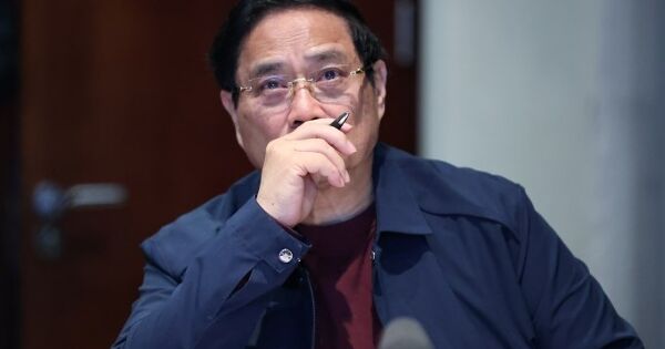 Thủ tướng: Xây nhà mới cho người dân vùng lũ trước Tết