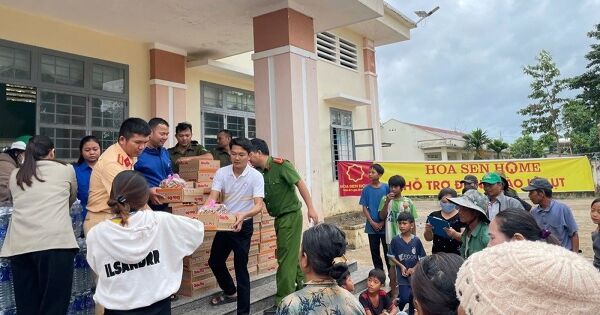 Hướng về miền Trung, Hoa Sen Home và Nhựa Hoa Sen đã triển khai cứu trợ nhu yếu phẩm xuyên đêm