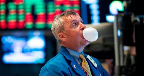 Nhìn đâu cũng thấy bong bóng?