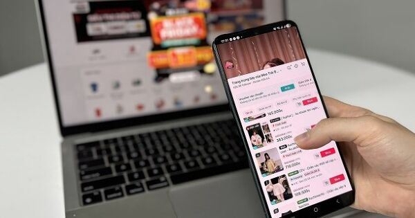Săn sale trực tuyến áp đảo dịp Black Friday