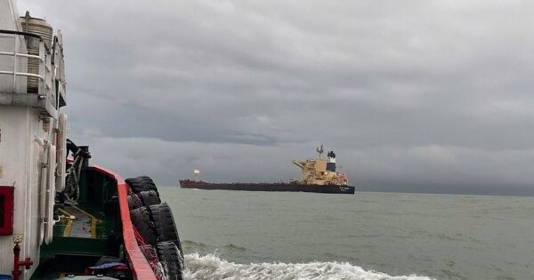 Tàu chở hơn 170.000 tấn quặng sắt mắc cạn ở vùng biển Dung Quất