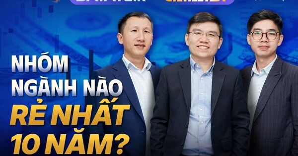 Data Talk | The Catalyst : Dữ liệu 10 năm chỉ ra nhóm ngành rẻ nhất – Cơ hội nào cho 2026?