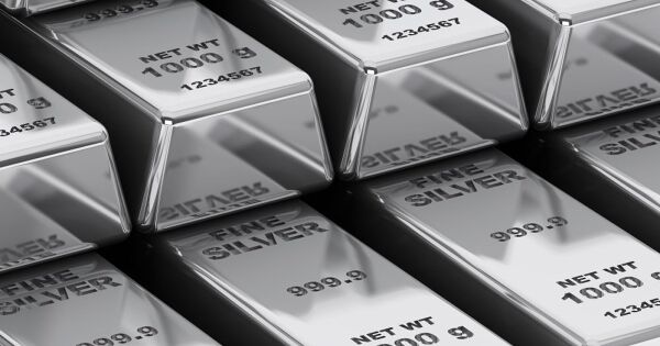 Giá bạc tăng mạnh, thiết lập kỷ lục mới