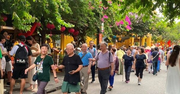 Khách quốc tế đến Việt Nam vượt 17 triệu lượt