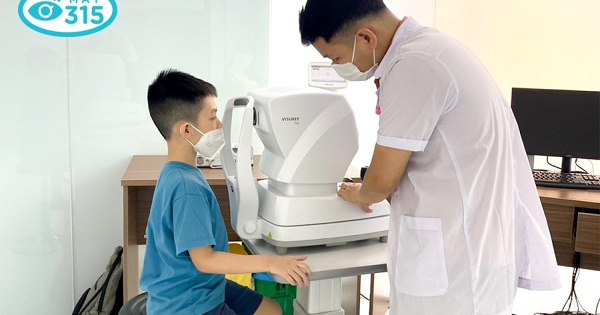 Thị lực học đường đang kêu cứu: Cận thị tăng nhanh ở trẻ