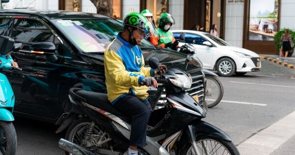 Xe ôm công nghệ, shipper tìm phương án chuyển đổi xe điện