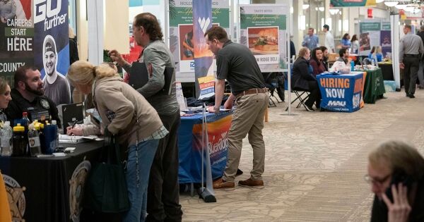 Mỹ có thêm 64.000 việc làm trong tháng 11 nhưng mất 105.000 vào tháng 10