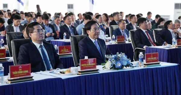 Khởi công nhà máy sản xuất ray đường sắt và thép đặc biệt 10.000 tỷ đồng của Hoà Phát tại Quảng Ngãi