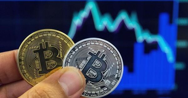 Nguy cơ nhà đầu tư phá sản khi giá bitcoin lao dốc