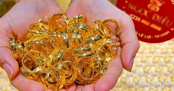 'Không để biến động giá vàng gây bất ổn vĩ mô, nên sớm lập sàn giao dịch'