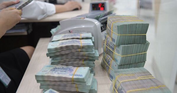 Lãi suất liên ngân hàng vọt lên 7%, chuyên gia dự báo neo cao đến cận Tết