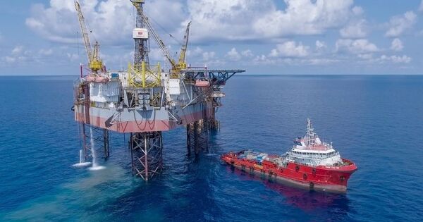 Một doanh nghiệp dầu khí thu về 990.000 tỷ đồng trong 11 tháng