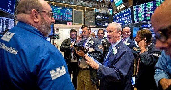 Khối ngoại mua ròng tuần đầu tháng 12, một cổ phiếu được rót gần 3.400 tỷ đồng