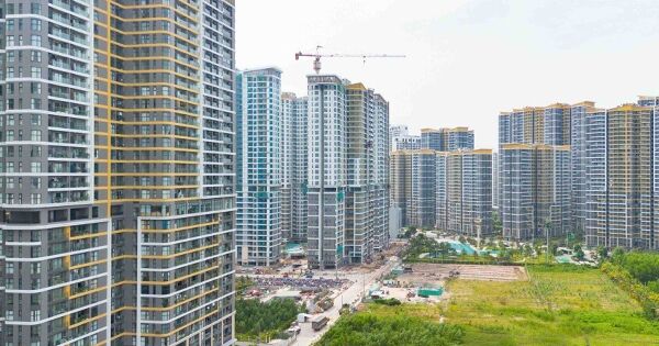 Tồn kho căn hộ TP HCM thấp kỷ lục, giá sơ cấp tăng 21%