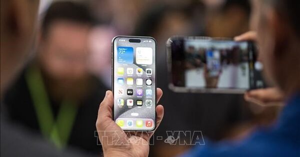 Nhà sản xuất iPhone công bố doanh thu vượt kỳ vọng