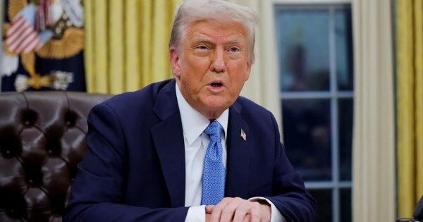 Ông Trump chính thức áp thuế quan ba đối tác thương mại lớn nhất của Mỹ