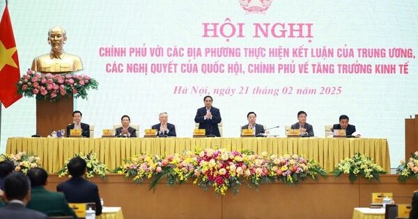 Thủ tướng: 'Cần duy trì tăng trưởng cao liên tục từ nay tới 2045 để vượt qua bẫy thu nhập trung bình'