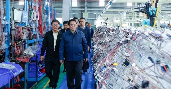Thủ tướng đề nghị Thaco nghiên cứu sản xuất toa tàu đường sắt cao tốc