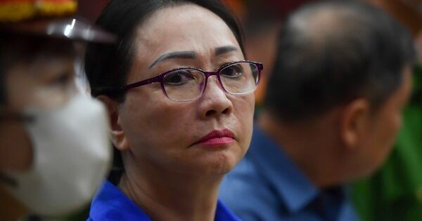 Bà Trương Mỹ Lan ra tòa trình bày kháng cáo