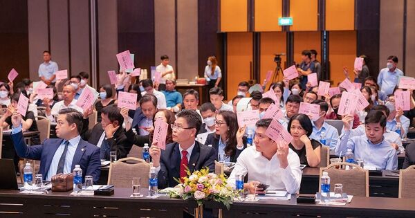 [LIVE] ĐHĐCĐ Xây dựng Hoà Bình: Kế hoạch huy động 2.000 tỷ đồng để trả nợ