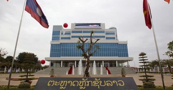 Chứng khoán Lào bất ngờ tăng điểm sau tin áp thuế 48%