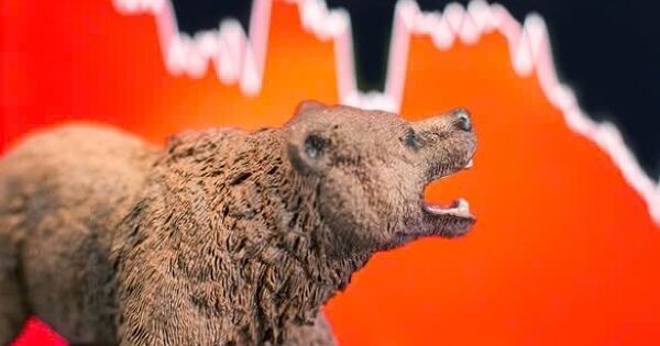 Chứng khoán Việt Nam lại đỏ lửa, VN-Index về đáy một năm