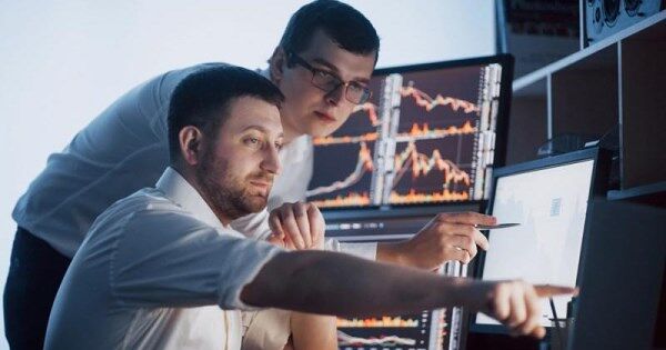 Khối ngoại tiếp tục xả ròng hơn 2.800 tỷ đồng phiên cuối tuần