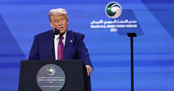 Ông Trump tuyên bố Mỹ sẽ dỡ bỏ tất cả cấm vận đối với Syria