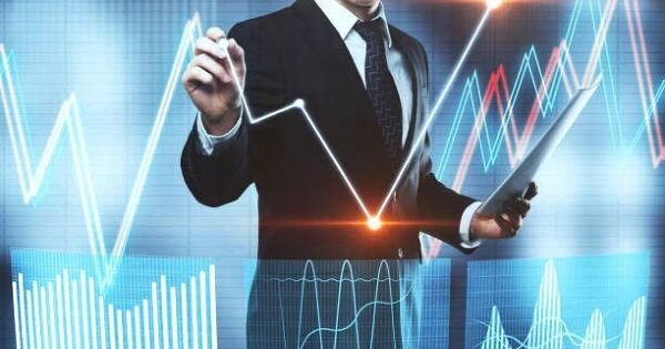Cơ hội nào cho nhà đầu tư giữa 'bão' thuế quan và sóng VN-Index vượt 1.300 điểm?